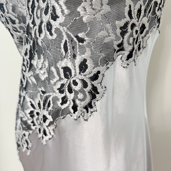 Jones New York Vintage lingerie slip chemise nightgown silver black lace Modest - Picture 8 of 8